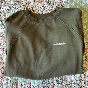 Patagonia small green crewneck